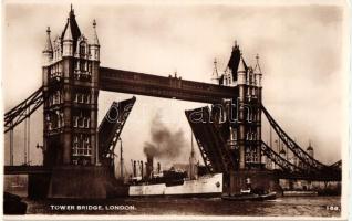 London, Tower Bridge, SS Vidar
