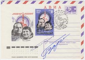 Jurij Glazkov (1939-2008) és Viktor Gorbatko (1934- ) orosz űrhajósok aláírásai emlékborítékon /  Signatures of Yuriy Glazkov (1939-2008) and Viktor Gorbatko (1934- ) Russian astronauts on envelope