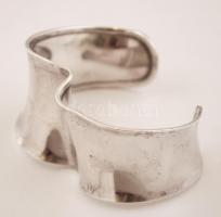 Ezüst karkötő, Ag., nettó: 26,4gr., jelzett, d:6,5cm /Silver bracelet, Ag, net. 26,4gr, marked, d:6,...