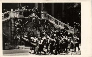 1937 III. Viktor Emánuel olasz király látogatása Budapesten, díszmenet megtekintése Horthy kormányzóval / Victor Emanuele of Italy visiting Budapest