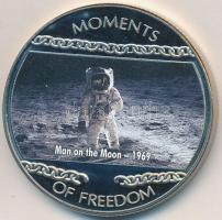 Libéria 2004. 10$ "Szabadság pillanatai-Ember a holdon 1969." multicolor tanúsítvánnyal T:PP ujjlenyomatos  Liberia 2004. 10 Dollars "Moments of Freedom-Man on the Moon 1969." multicolor with certificate C:PP fingerprint