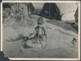 2 db cserkész fotó, hátuljukon pecséttel jelzettek, az egyik sérült, 18×23,5 cm