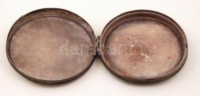 Díszes, monogramos ezüst (Ag.) púdertartó, tükör nélkül, jelzett, d: 6 cm, bruttó 40,6 g