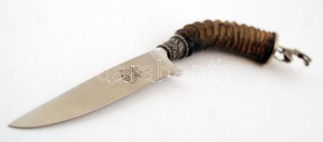 Díszes kecskeszarv markolatú vadászkés, Solingen pengével, jelzett (Hirschkrone), bőr hüvelyben, fém...