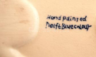 Kis festő holland porcelán figura, kézzel festett, hibátlan, jelzett, m: 11 cm