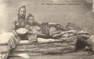 Afrique Occidental, jeunes Femmes Arabes / Arabian folklore, erotic postcard