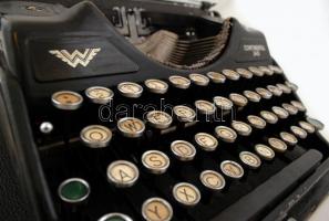 cca 1935 Continental írógép, eredeti tokban Esztétikailag, műszakilag közepes állapotban