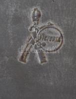 1930 "Piroska és a farkas" Victoria fém doboz, kulccsal, kopásnyomokkal, 23x16x8 cm