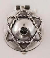 Ezüst (Ag.) fűszertartó párban szintetikus kővel, jelzett, m:8 cm (2×) nettó:104 g (együtt a kettő)