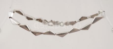 Ezüst karkötő háromszögekből, Ag., nettó: 8,4gr., jelzett,19cm / Silver bracelet with triangles, net, Ag:.. 8.4 g, marked, 19cm