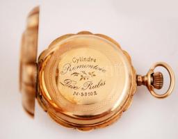 cca 1900 Dupla fedelű, díszes vésésű, arany női zsebóra. 10 köves szerkezet, szép, működő állapotban...