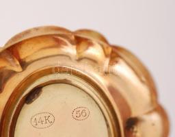 cca 1900 Dupla fedelű, díszes vésésű, arany női zsebóra. 10 köves szerkezet, szép, működő állapotban...