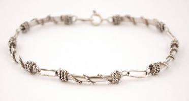 Ezüst "ívelt-fonott" karlánc, Ag., nettó: 7,2gr., jelzett, 17,5cm / Silver bracelet, Ag, net.. 7,2gr, marked, 17,5cm