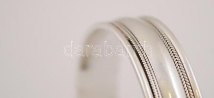 Ezüst karkötő, Ag., nettó: 33gr., jelzett, d:6cm / Silver bracelet, Ag, net.. 33gr, marked, d:6cm