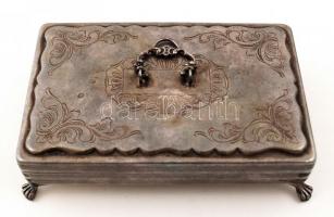 Ezüst (Ag.) asztali cigaretta tartó oroszlános lábakkal. Jelzett, AJ mesterjeggyel. nettó:194 g / Si...