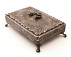 Ezüst (Ag.) asztali cigaretta tartó oroszlános lábakkal. Jelzett, AJ mesterjeggyel. nettó:194 g / Si...