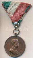 1914. Ferenc József Bronz Vitézségi Érem Br kitüntetés nem eredeti mellszalaggal. Szign.: Tautenhayn T:2 Hungary 1914. Bronze Gallantry Medal Br medal with not original ribbon. Sign: Tautenhayn C:XF