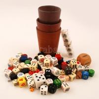 Kockajáték tétel: 3 db bőr kockavető pohár, 100 db dobókockával