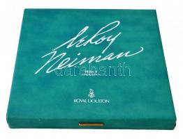 Royal Doulton porcelán tányér, levonóképes, hibátlan, jelzett, eredeti dobozában, d: 26 cm