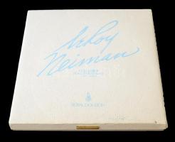 Royal Doulton porcelán tányér, levonóképes, hibátlan, jelzett, eredeti dobozában, d: 26 cm