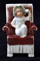 Germany jelzésű ülő kislány porcelán figura, kézzel festett, kopásnyomokkal, jelzett, m: 8 cm