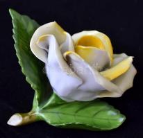 Herendi sárga porcelán rózsa, kézzel festett, apró lepattanásokkal, jelzett, 9x6 cm