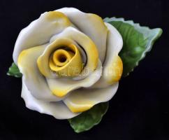 Herendi sárga porcelán rózsa, kézzel festett, apró lepattanásokkal, jelzett, 9x6 cm