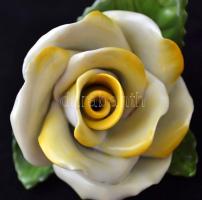 Herendi sárga porcelán rózsa, kézzel festett, apró lepattanásokkal, jelzett, 9x6 cm