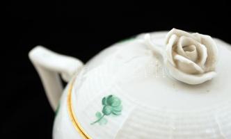 Herendi zöld virágmintás porcelán cukortartó, a rózsán apró lepattanással, kézzel festett, jelzett(m...