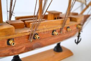 Három árbocos vitorlás modell, fa-vászon, jó állapotban, m:31 cm, h:33 cm