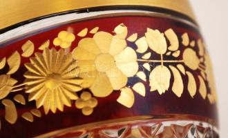 Talpas pohár, aranyozott, csiszolt, metszett, több rétegű, hibátlan, m:13 cm