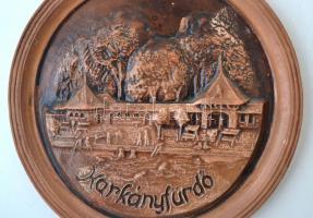 6 db égetett cserép emlékplakett(Miskolc, Kiskunhalas, Harkányfürdő, Szenna, Visegrád), sérülésekkel