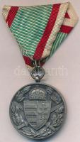 1929. "Magyar Háborús Emlékérem kardokkal, sisakkal" ezüstözött Br kitüntetés peremen &quo...