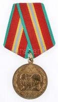Szovjetunió 1988. 70 éves a Szovjetunió Fegyveres Ereje sárgaréz érdemérem szalagon (32mm) T:2 Soviet Union 1988. 70 Years of the Armed Forces of the USSR brass decoration with ribbon (32mm) C:XF
