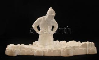 Irredenta asztali dísz. Festett vas, alul jelzett. h: 23 cm, m:13 cm