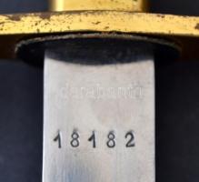 Dekoratív dísztőr, műanyag markolattal, pengéjén sorszámmal, réz tokban, pengehossz: 21 cm, teljes h...