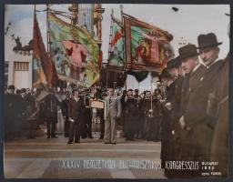 1938 Nemzetközi Eucharisztikus Kongresszus Budapesten. 2 db nagyméretű mozgalmas, színes fotó. Hátoldalán pecséttel jelzett. Foto Forrai. 23x30 cm