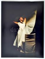 26 db magyméretű művészfotó különféle témákkal. Városképek, erotika, természet. 33x42 cm