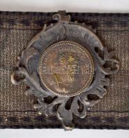 XIX. század végi díszes öv, rajta Szent György éremmel. h: 77 cm