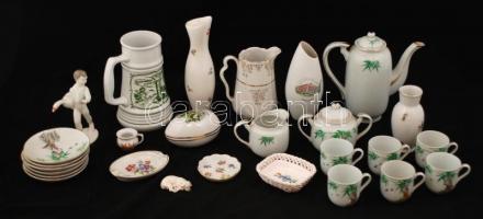 Nagy vegyes porcelán-kerámia tétel, közte kínai motívumos teáskészlet, porcelánfigurák, csészék, asz...