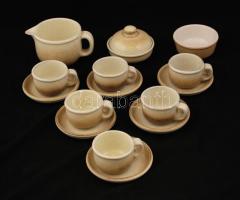 Nagy vegyes porcelán-kerámia tétel, közte kínai motívumos teáskészlet, porcelánfigurák, csészék, asz...