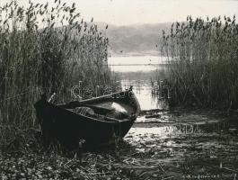 cca 1985 A. Etafavatos aláírt vintage fotóművészeti alkotása, 18x24 cm