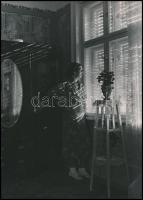 cca 1939 Korschelt Miklós (1900-1982): Reggeli napsugár, pecséttel jelzett vintage fotóművészeti alkotás, 23x16 cm