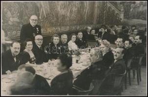 cca 1935 Budapest társasági élete, bálok és bankettek, 4 db pecséttel jelzett vintage riportfotó, 15...