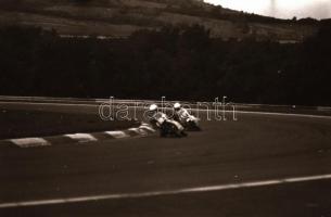 cca 1988 Motorversenyről készült kisfilmes negatív, 36 db felvétel, 24x36 mm