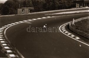 cca 1988 Motorversenyről készült kisfilmes negatív, 36 db felvétel, 24x36 mm