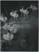 cca 1955 Botta Ferenc: Balett előadás, aláírt vintage fotóművészeti alkotás, 24x18 cm