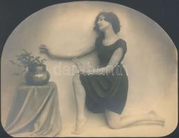 cca 1919 Mozdulatművészeti kompozíció, jelzés nélküli vintage fotóművészeti alkotás, 17x22 cm