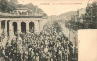 Karlovy Vary, An der Mühlbrunnen-Kolonnade / promenade with mass pedestrian traffic