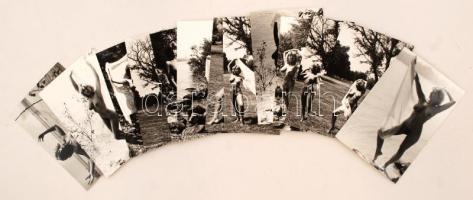 cca 1984 Játék a kendővel, 13 db finoman erotikus vintage fotó, 14x9 cm / 13 erotic photos, 14x9 cm